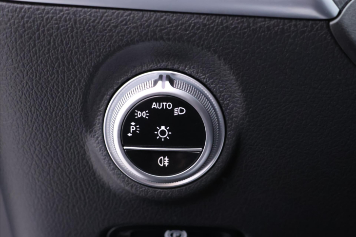 Mercedes-Benz Třídy C 1,5 200 150KW LED Navi