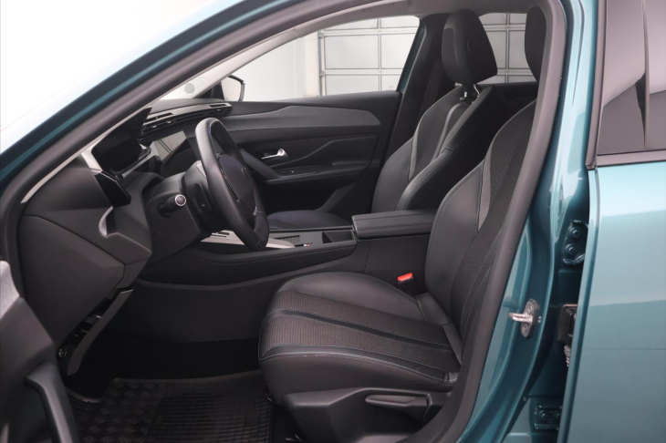 Peugeot 308 1,2 PT 96kW Allure Aut. DPH CZ