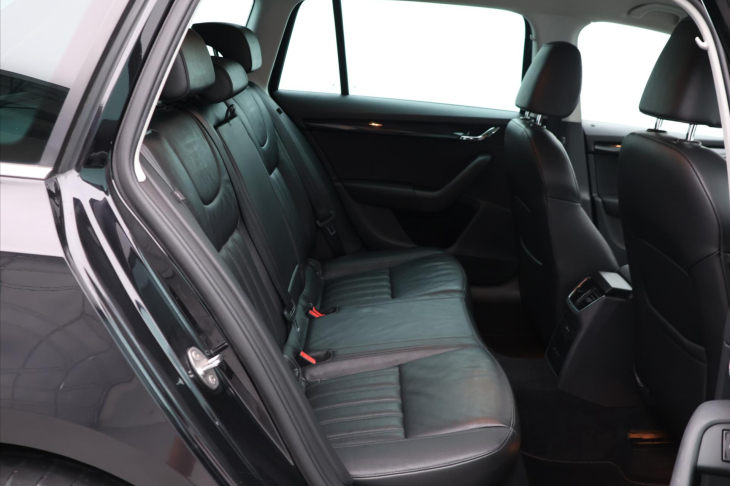 Škoda Octavia 1,6 TDI DSG Style+ LED Kůže