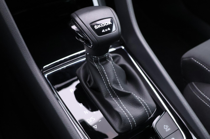 Škoda Karoq 2,0 TDI DSG 4x4 Sportline DPH