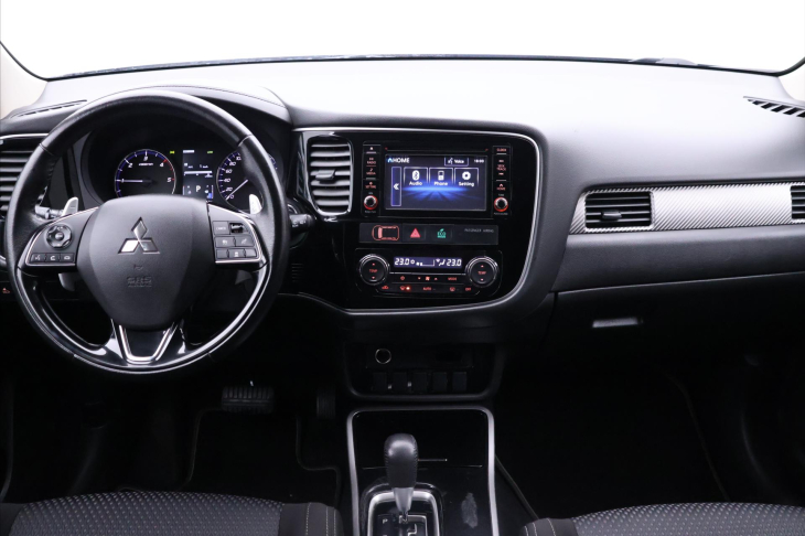 Mitsubishi Outlander 2,3 DI-D 110kW 4WD CZ Instyle