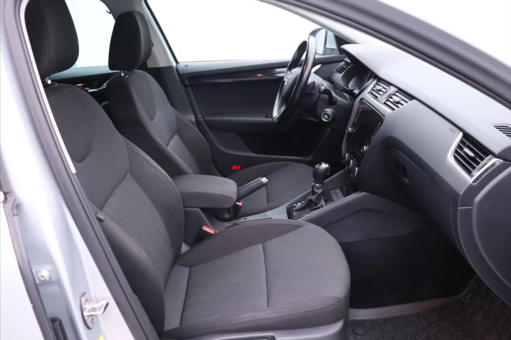 Škoda Octavia 1,6 TDI 85kW DSG CZ Style DPH