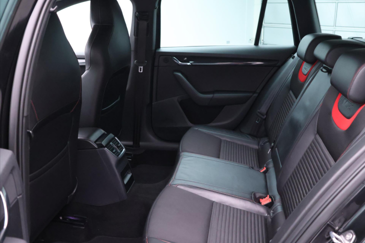 Škoda Octavia 2,0 TSI 162kW Navi Xenon RS