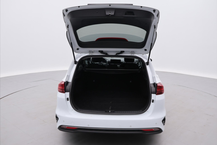 Kia Ceed 1,5 T-GDI 117kW TOP DPH CZ 1.Maj