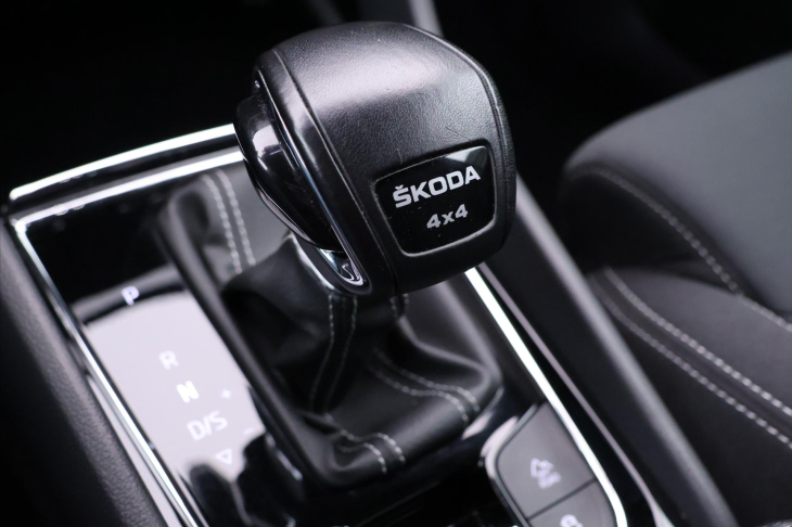 Škoda Karoq 2,0 TDI DSG 4x4 Sportline DPH