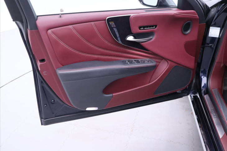 Lexus LS 500h 3,5 HEV 220kW Aut. 4x4 CZ