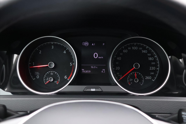 Volkswagen Golf 2.0 TDI 110kW DSG LED Join Tažné