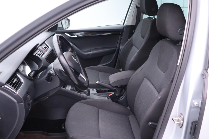 Škoda Octavia 1,6 TDI 85kW DSG CZ Style DPH