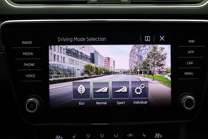 Škoda Superb 2,0 TDI 110kW Style DSG CZ DPH