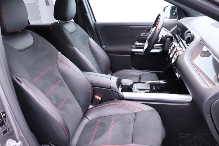 Mercedes-Benz GLA 2,0 220d 140kW 4Matic CZ LED