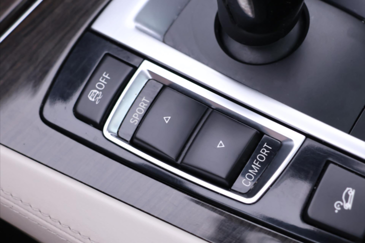 BMW Řada 7 3,0 190kW Xdrive ALU Kůže Šíbr