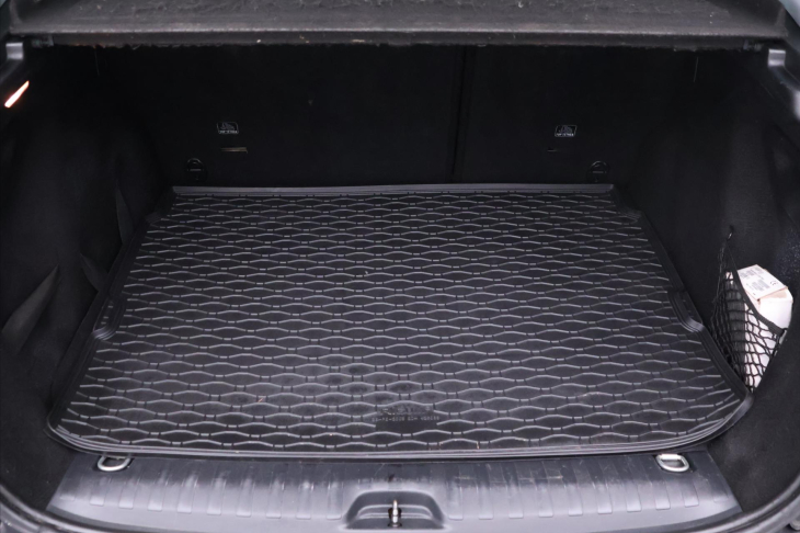 Peugeot 2008 1,2 PT 61kW CZ Klima Panorama