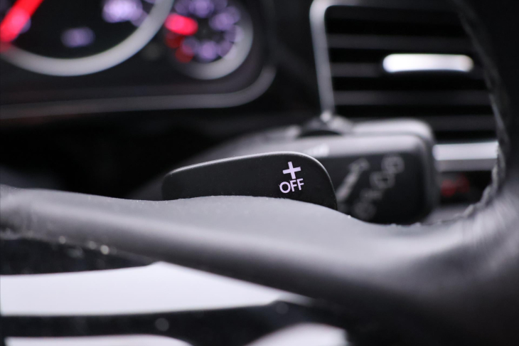 Volkswagen Touareg 3,0 TDI 150kW V6 Kam. Klim. CZ