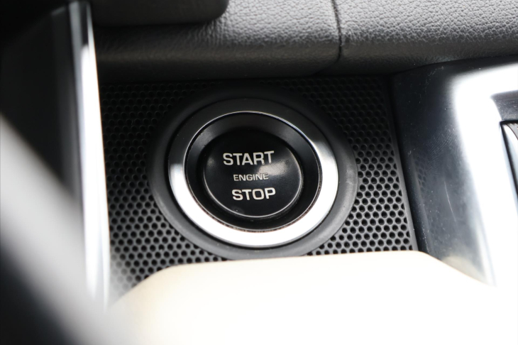 Land Rover Range Rover Sport 3,0 SDV6 215kW Kůže Kamera CZ