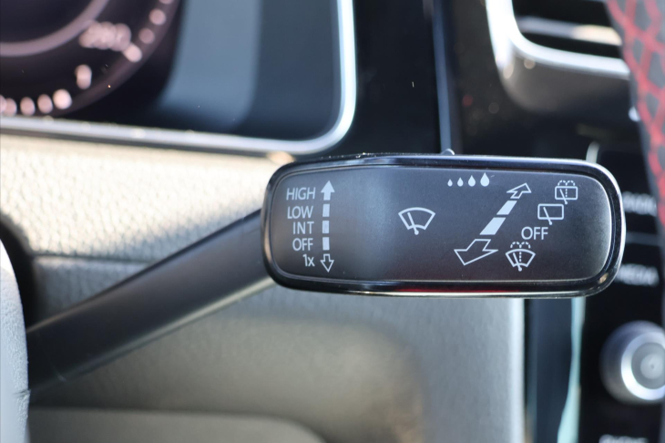 Volkswagen Golf 2,0 GTI 180kW DSG Performance