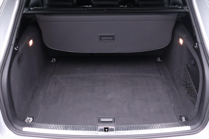 Audi A4 2,0 TDI 105kW S-line Navi Xenon