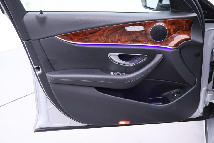 Mercedes-Benz Třídy E 2,0 220d 143kW 4Matic Aut. LED