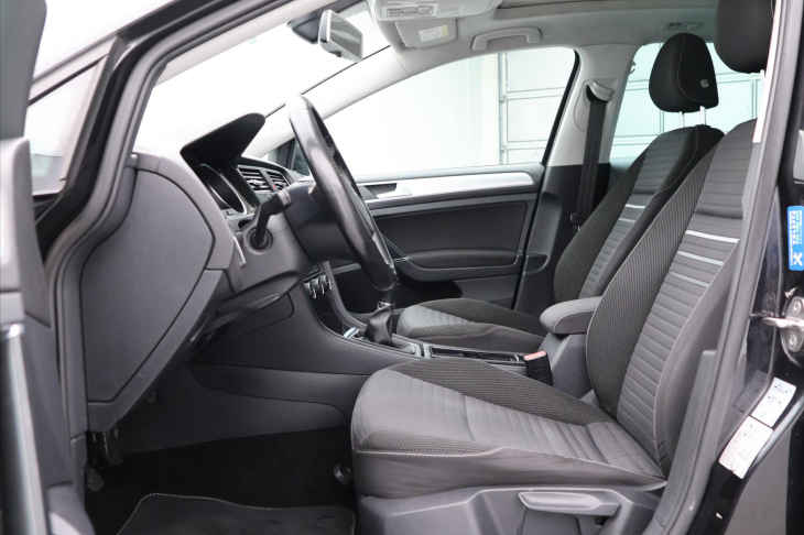 Volkswagen Golf 1,4 TSI 92kW Cup 1.Maj Navi