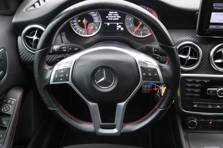 Mercedes-Benz Třídy A 1,6 200i Aut. AMG Prestige