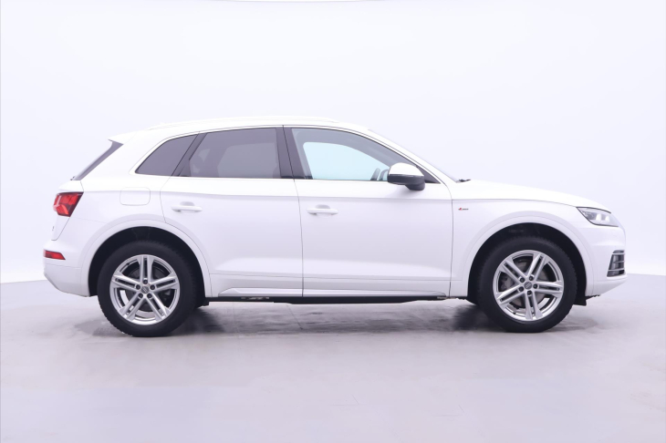 Audi Q5 2,0 TDI S-line 4x4 CZ