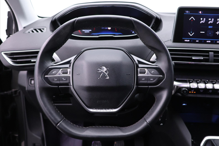 Peugeot 3008 1,2 PT 96kW Allure Pano 1.Maj