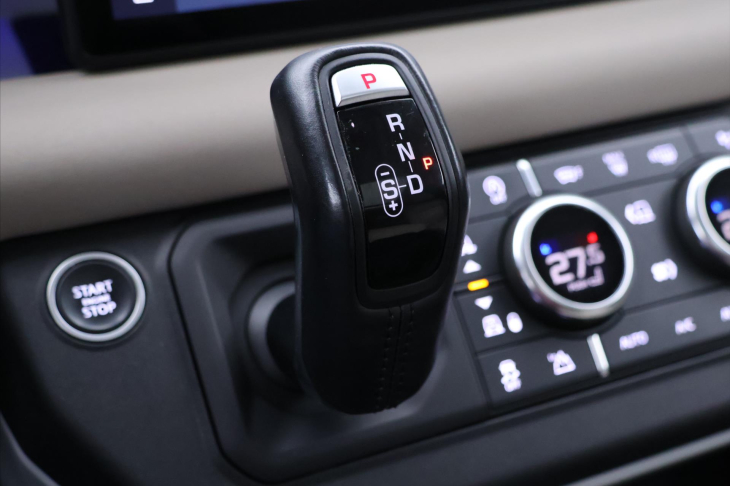 Land Rover Defender 2,0 D240 177kW Aut. AWD Tažné