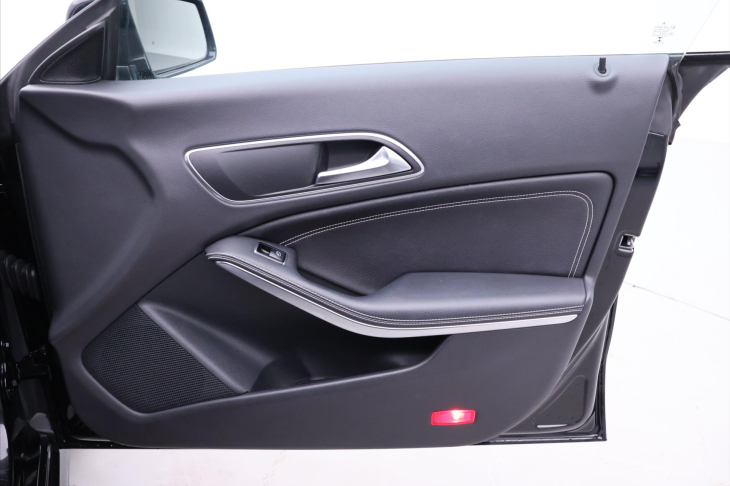 Mercedes-Benz CLA 2,0 250 155kW 4Matic Xenon