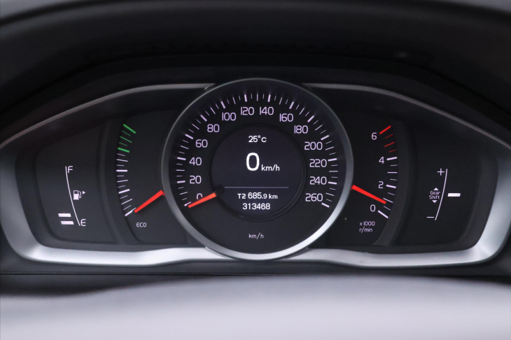 Volvo XC60 2,0 D3 100kW Serv.Kniha