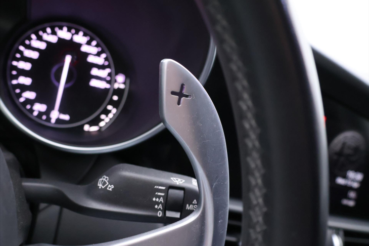 Alfa Romeo Giulia 2,1 JTD 110kW Aut. Navi Xenon