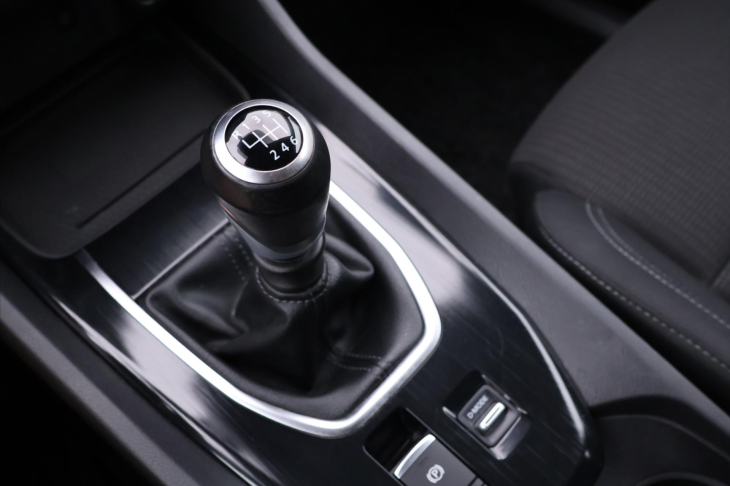 Nissan Qashqai 1,3 DIG-T MHEV Business Tažné