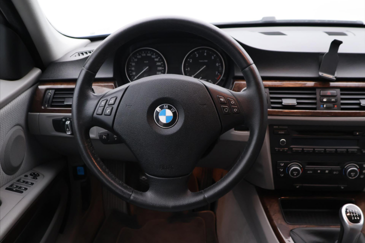 BMW Řada 3 3.0 325i 160kW Aut.klima