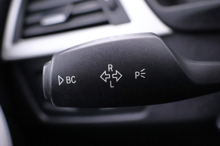 BMW Řada 3 2,0 320d 120kW Aut. Xenon Kůže