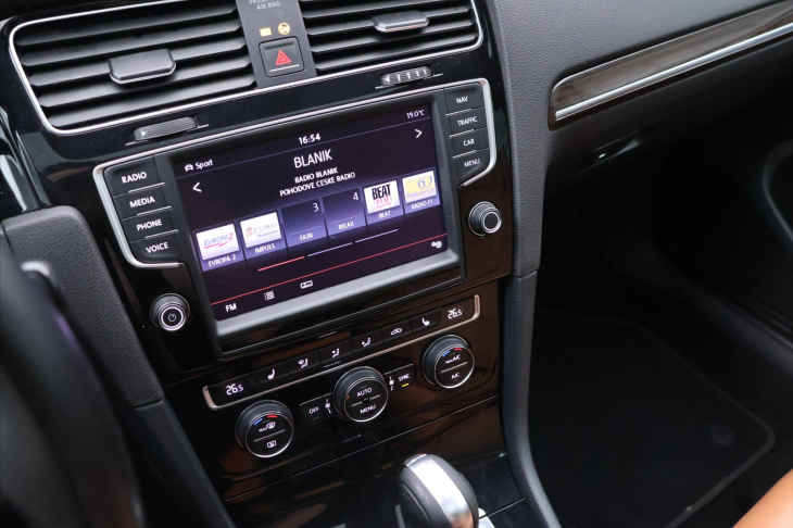 Volkswagen Golf 2,0 TDI 110kW DSG Highline CZ