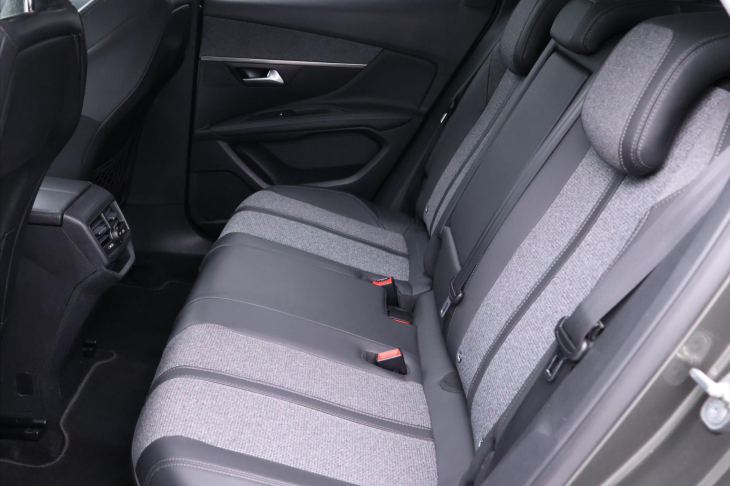 Peugeot 3008 1,2 PT 96kW Allure Navi 1.Maj