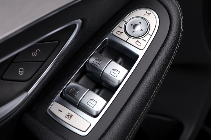 Mercedes-Benz Třídy C 2.0 220d 143kW Aut. LED