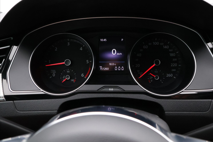 Volkswagen Passat 2.0 TDI 110kW DSG LED Kůže CZ