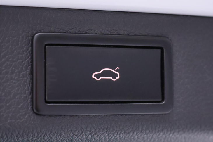 Škoda Superb 2,0 TSI 206kW 4x4 DSG L&K 1Maj