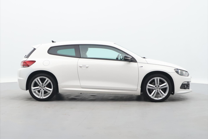 Volkswagen Scirocco 2,0 TSi 155 kW R-line bi-xenon