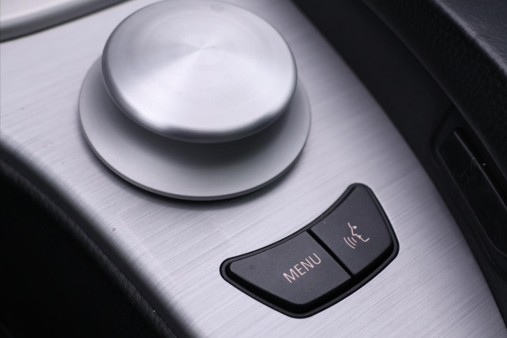 BMW M5 5,0 373kW Kůže Klima. Navigace