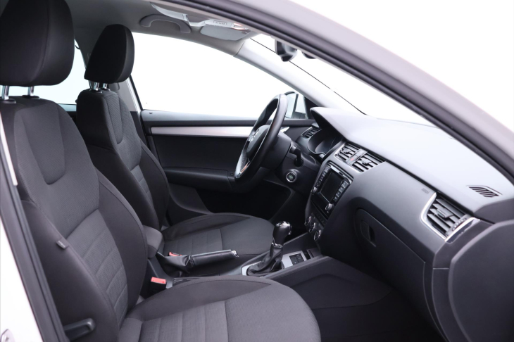 Škoda Octavia 1,6 TDI 77kW DSG Elegance CZ