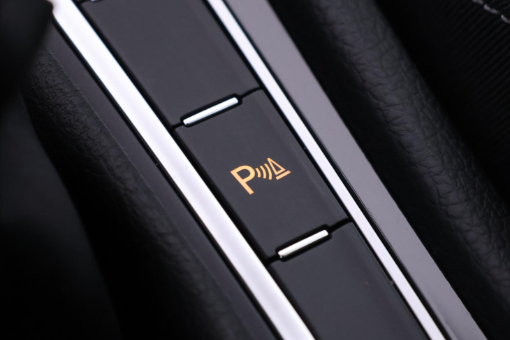 Volkswagen Golf 1,5 TGI 96kW Highline DSG CZ DPH