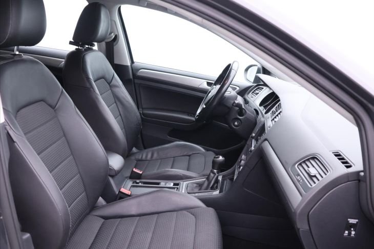Volkswagen Golf 1,6 TDI Navi Aut.klima Kůže