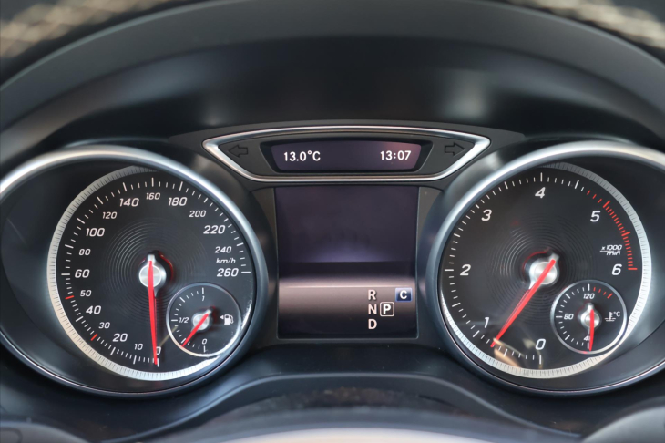 Mercedes-Benz GLA 2,1 220d 4Matic Aut. CZ LED