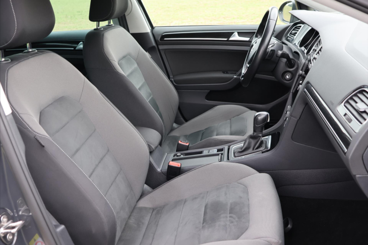 Volkswagen Golf 1,5 TSI 110kW DSG Highline DPH