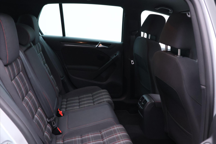 Volkswagen Golf 2.0 GTI 155kW DSG Xenon CZ