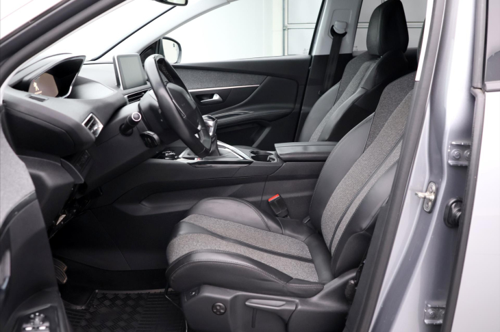 Peugeot 3008 2.0 BlueHDI 110 kW Allure CZ