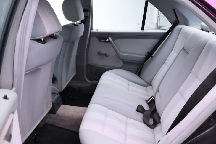 Mercedes-Benz Třídy C 1,8 180 90kW LPG CZ Tažné