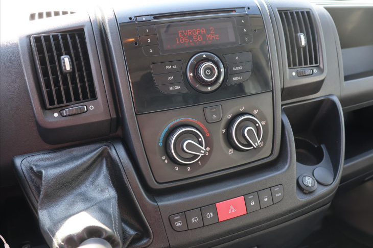 Peugeot Boxer 2,2 HDi 88kW L4H3 CZ 8 palet