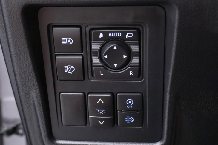 Toyota Land Cruiser 2,8 D-4D 150kW Aut. Invincible