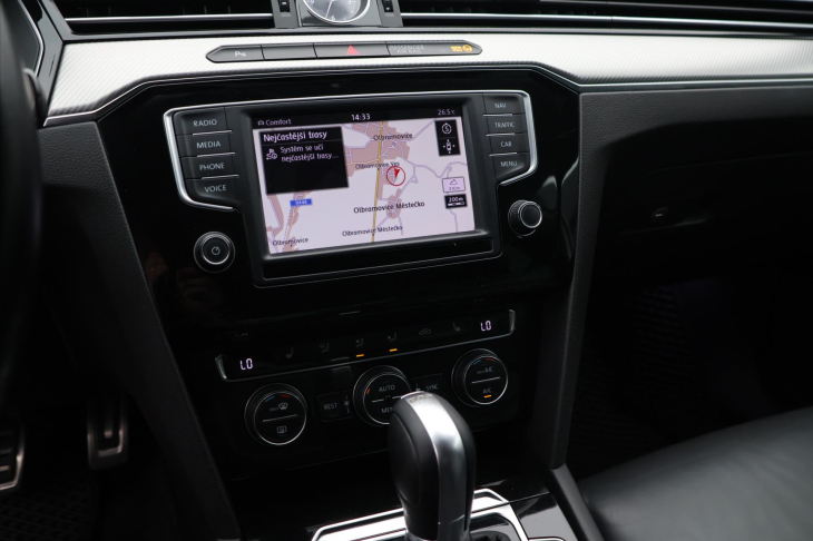 Volkswagen Passat 2,0 TDI 140kW DSG R-line CZ